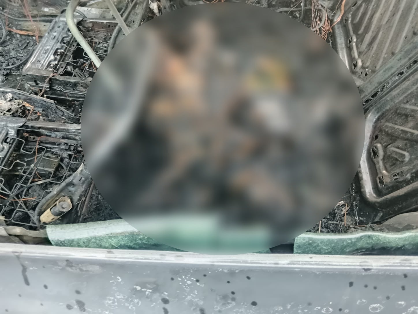 Terror en la Kennedy cuerpo calcinado automóvil