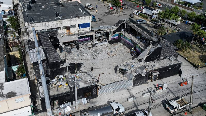 221 muertos el saldo total de derrumbe en discoteca