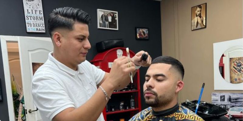 Luis García: el hondureño que afiló su sueño con una máquina de cortar cabello y lo llevó hasta España