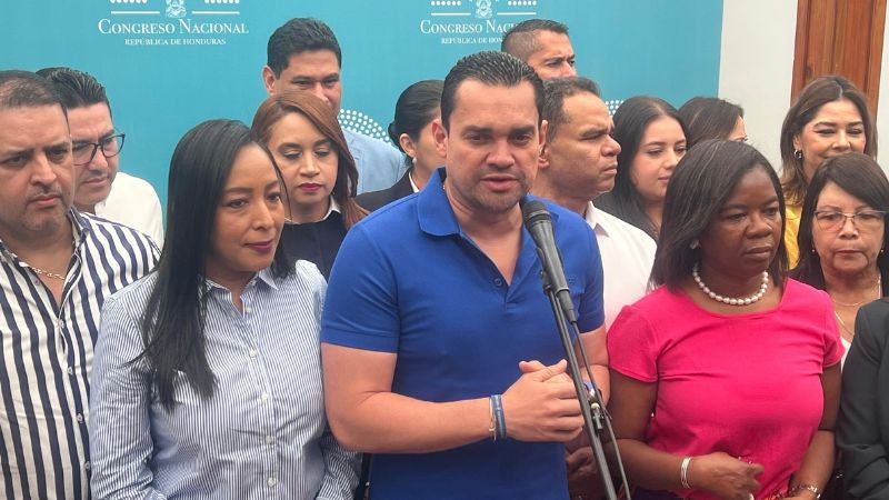 Partido Nacional se retira comisión