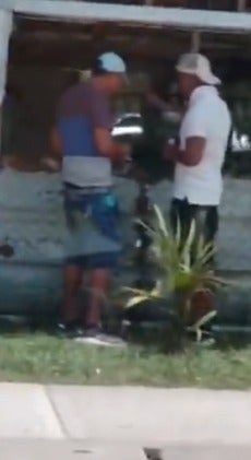 playa individuos consumen supuesta droga Puerto Cortés