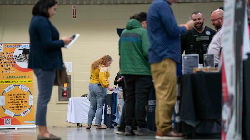 Las solicitudes de subsidio por desempleo se han mantenido relativamente moderadas en las últimas semanas ante la incertidumbre sobre los aranceles.