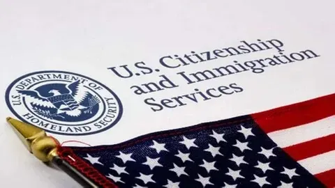 ¿Eres inmigrante? Descubre si debes registrarte hoy ante USCIS y cómo hacerlo fácilmente