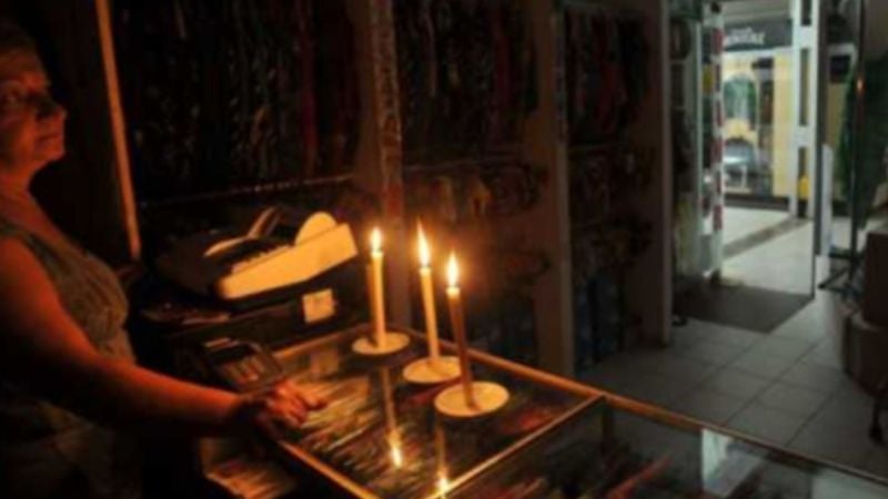 Apagones hunden negocios en Atlántida