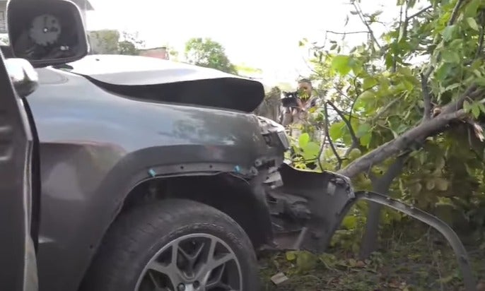 Camioneta con mujeres se estrella colonia San Miguel