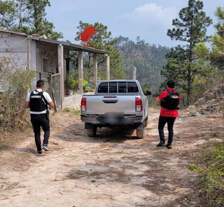 rescatan dos personas en Santa Ana