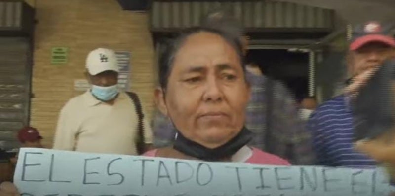 Pacientes renales confrontan a congresista