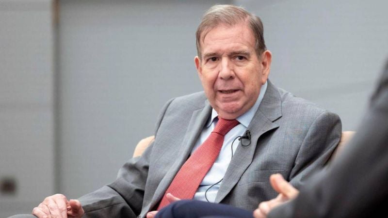 Edmundo González Urrutia ingresa a hospital