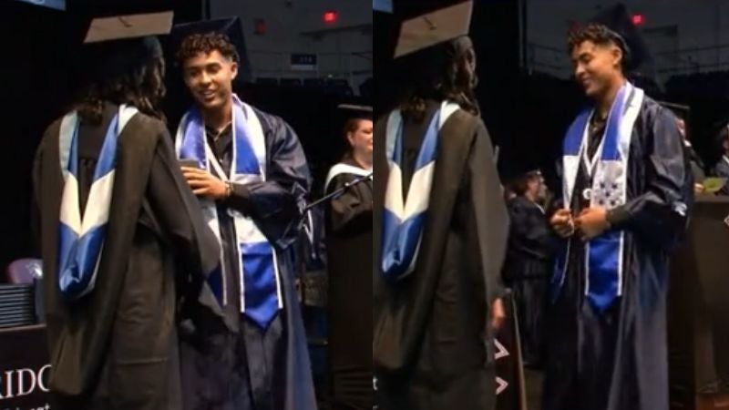 Joven bandera de Honduras en su graduación