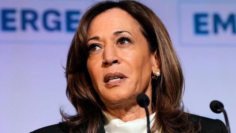 Kamala Harris reaparece y lanza una advertencia a EEUU