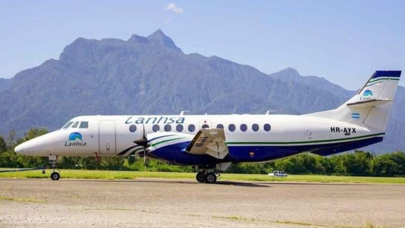 Aerolínea Lanhsa retoma operaciones tras tragedia aérea en Roatán