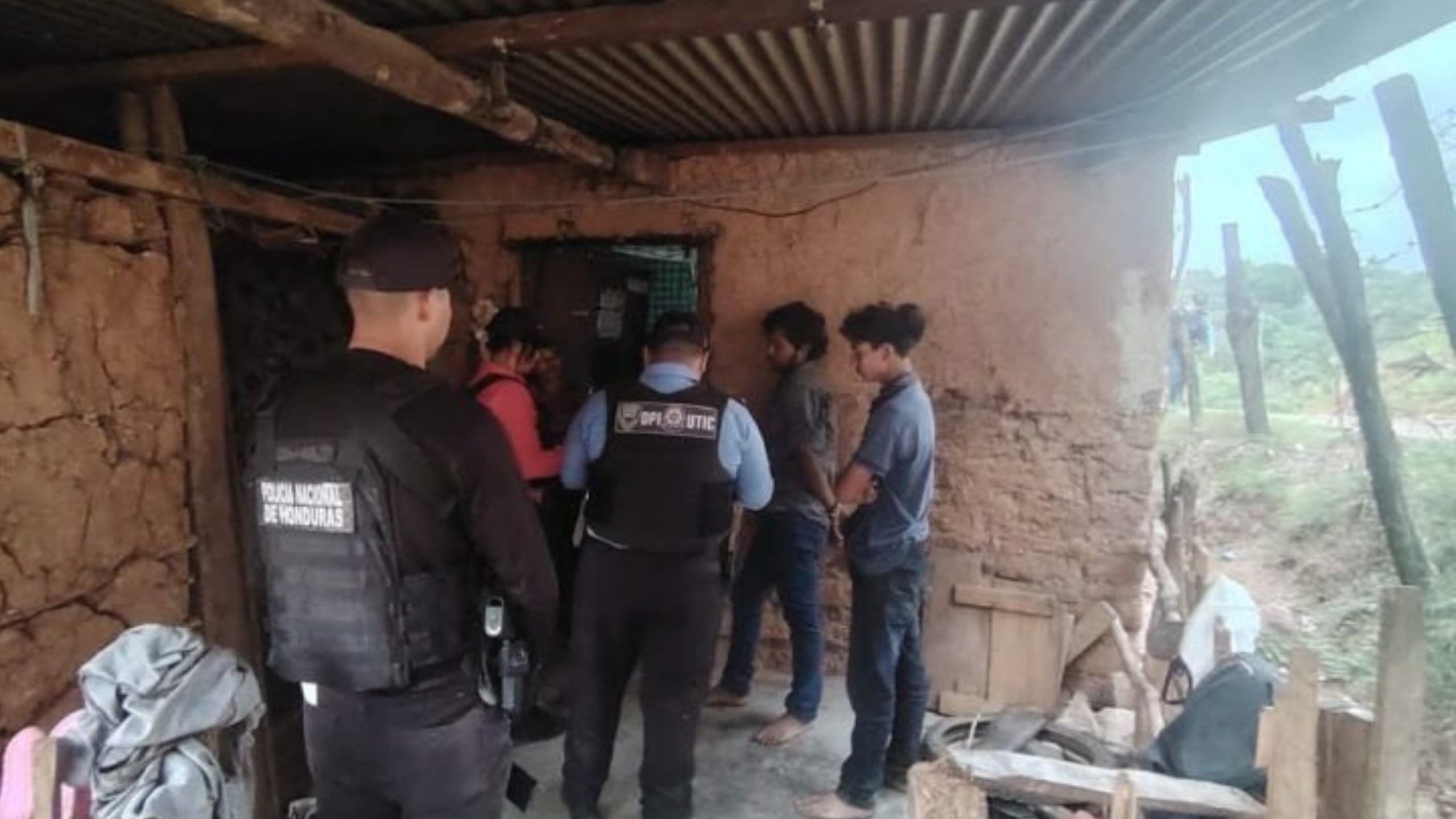 pareja vendió a su hija por L10000 pareja vendió a su hija por L10000