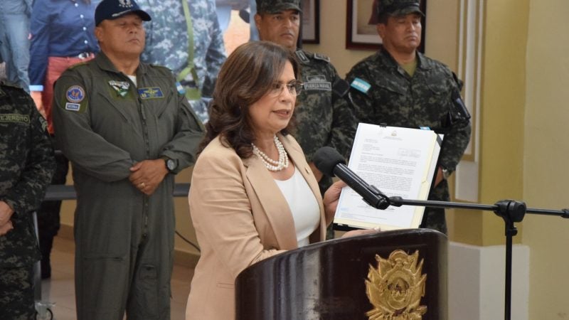 Rixi Moncada renuncia