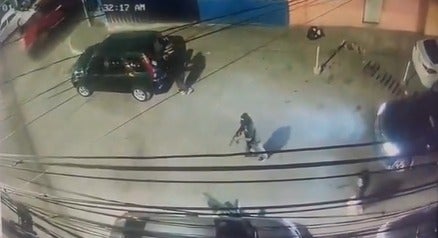 Intentan robarle el carro mujer