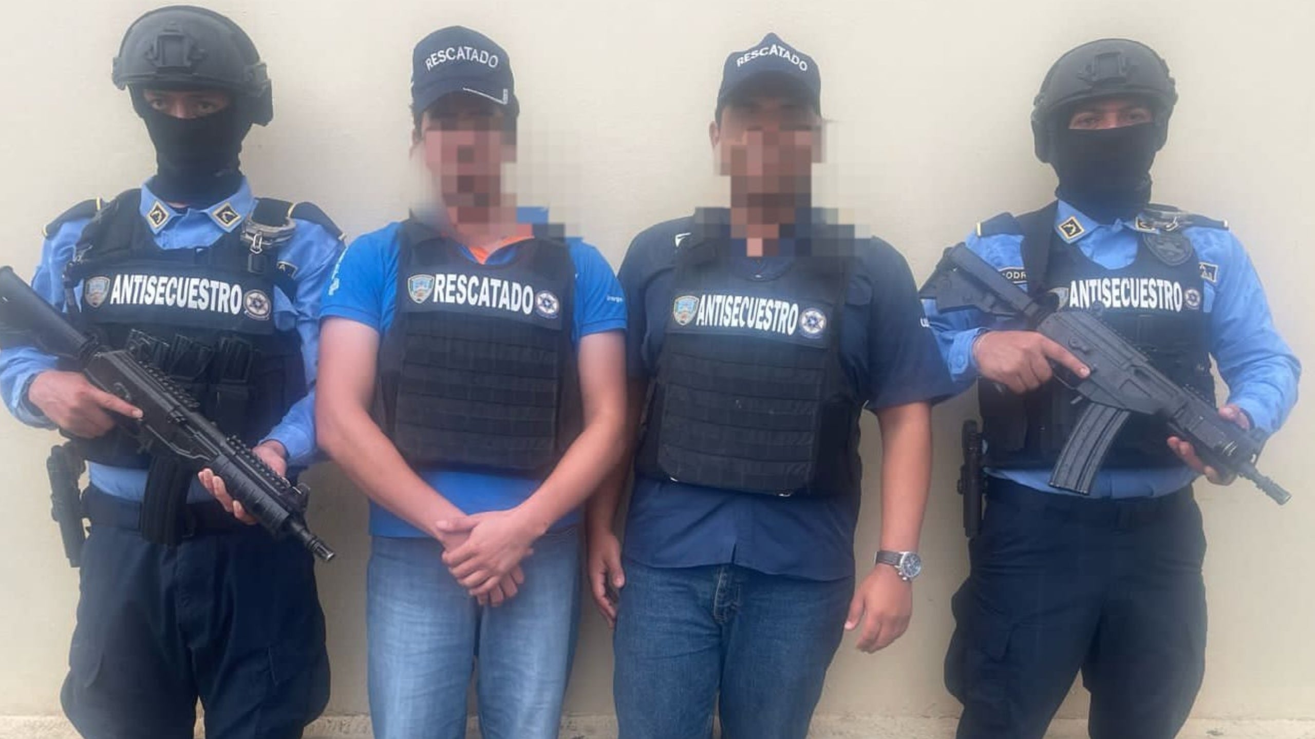 rescatan dos personas en Santa Ana