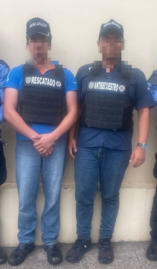 rescatan dos personas en Santa Ana