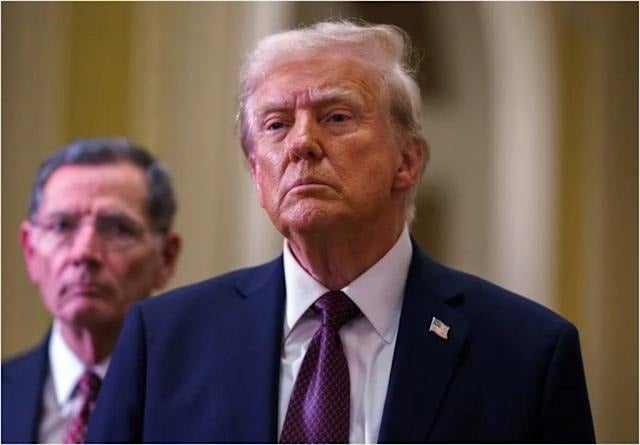 Trump rompe protocolo discurso del Día de los Caídos