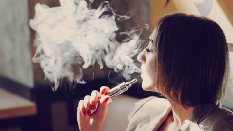 Los cigarrillos electrónicos refuerzan la adicción a la nicotina, según estudio