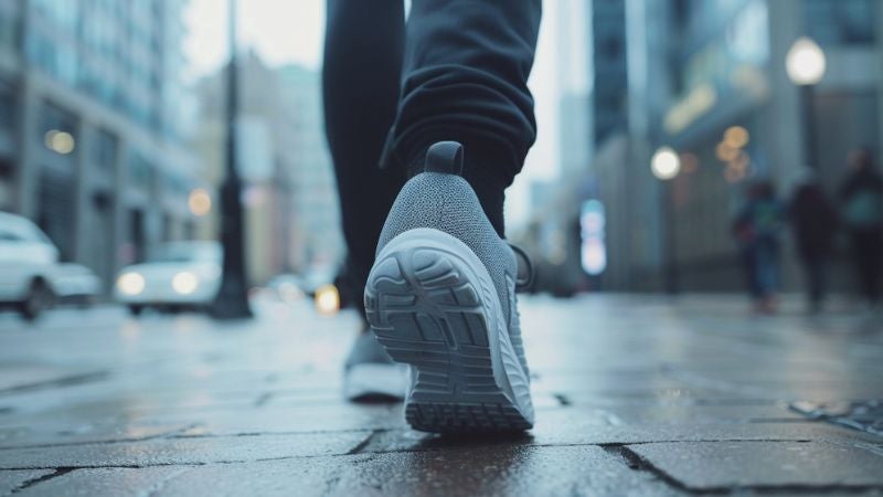 correr frío Cómo proteger tu cuerpo y prevenir lesiones al correr en días fríos