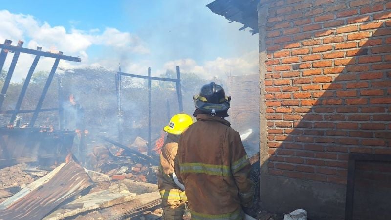Incendio consume varios locales comerciales en Siguatepeque