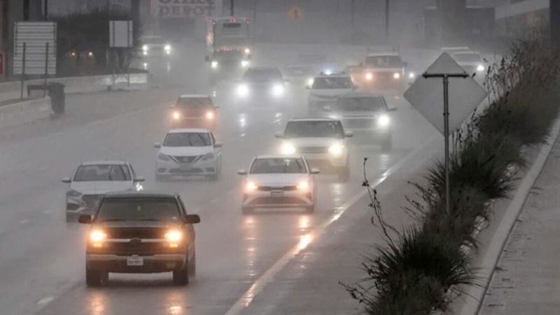 Fuertes tormentas dejan a más de 220,000 hogares sin electricidad en Texas