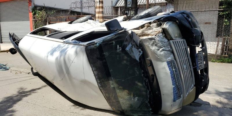 Choque entre busito y camioneta deja varios heridos en barrio Barandillas, SPS