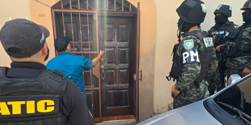 Allanan bufetes por falsificación de documentos en tres departamentos