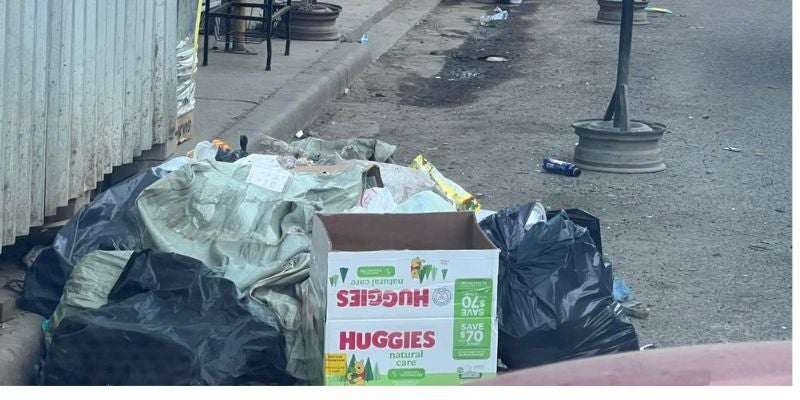 Contaminación y mal olor invaden la 7ª calle por acumulación de basura en barrio Medina de SPS