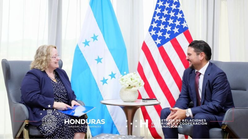 Canciller Bú Embajadora USA (1)