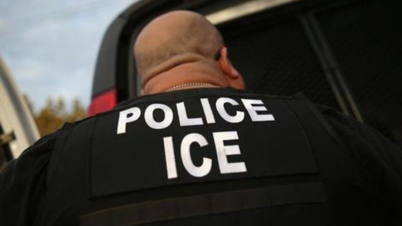 Florida entrega menor al ICE