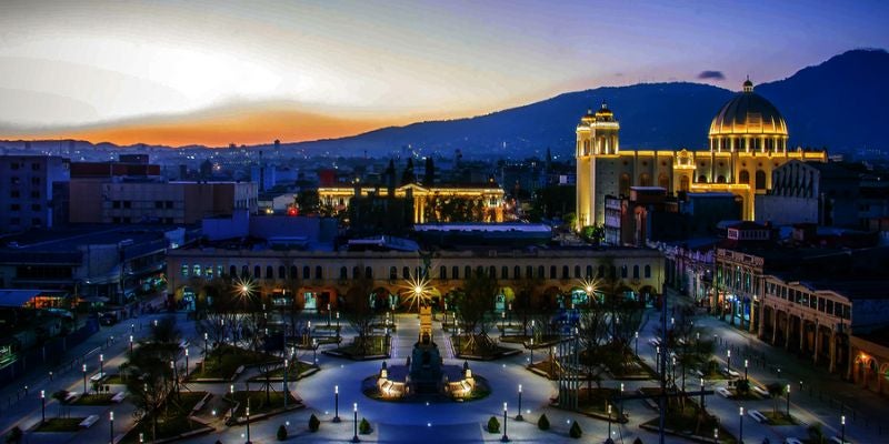 Falta de apoyo en Honduras lleva a empresarios a establecerse en El Salvador