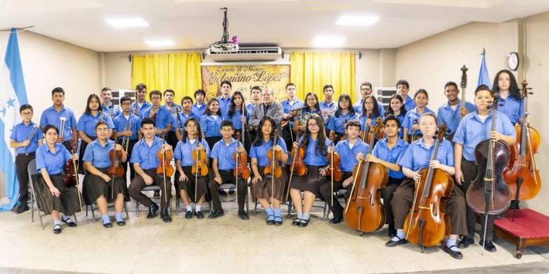 Escuela Victoriano López celebra 80 años con gira artística por Europa