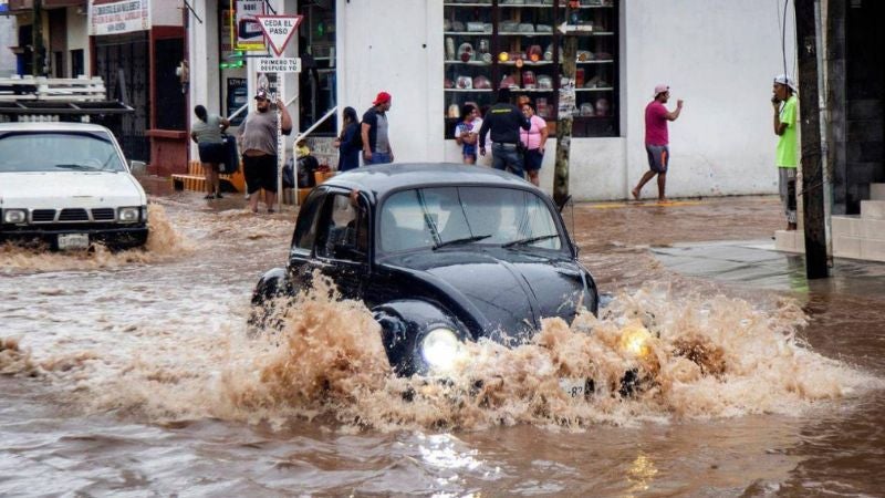 Huracán Erick deja dos muertes