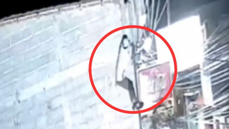 Captan a ladrón escalando para robar en Juticalpa