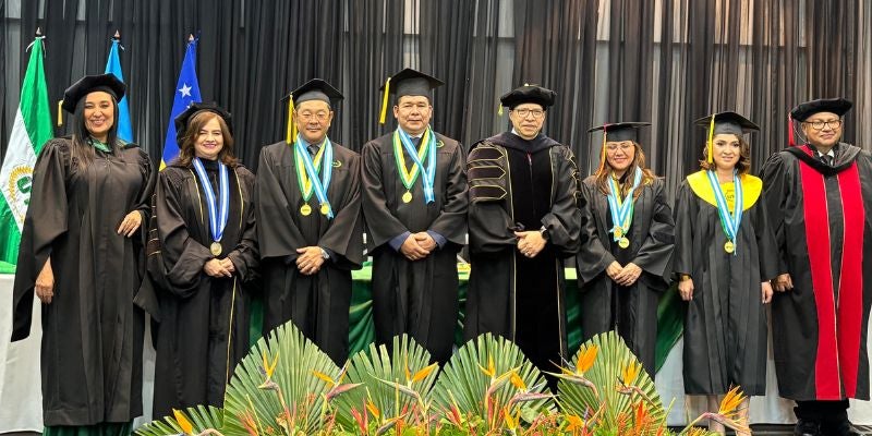 UTH celebra su 34 ceremonia de graduación