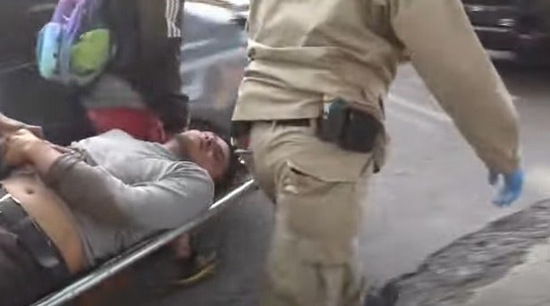 Bomberos rescatan a hombre