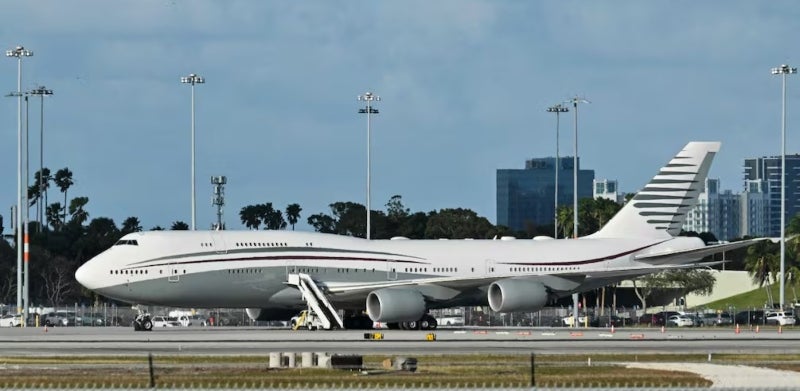 Catar suspende tráfico aéreo