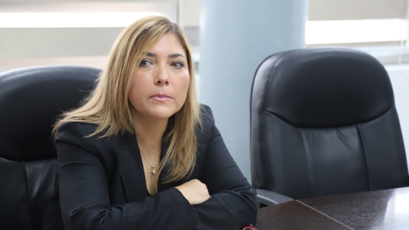 Renuncia presentada por Hall