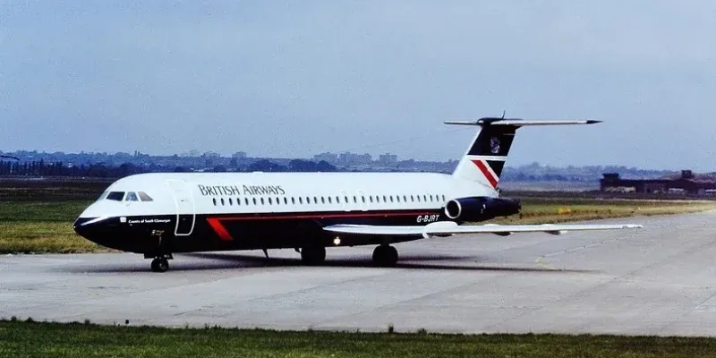 Piloto que voló colgado del parabrisas de un avión a 8,000 metros de altura