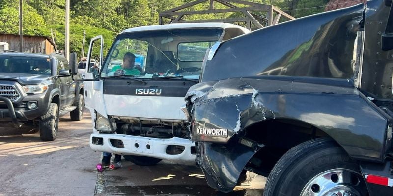 Triple colisión entre dos rastras y un camión pequeño en el desvío a Tatumbla
