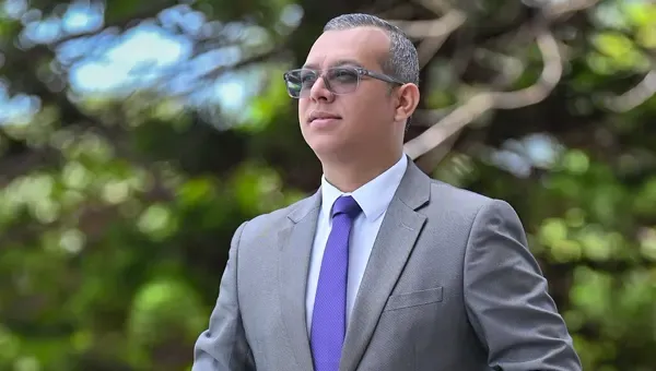 Alex Cáceres salir del clóset