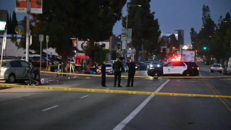 Vehículo atropella multitud Los Ángeles