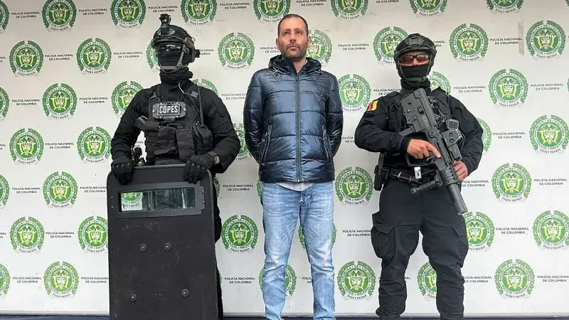 Capo escondía droga en Café