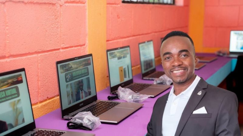 Computadoras Sobrevalorada en Senacit