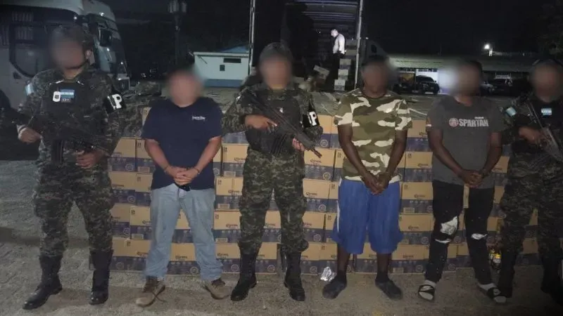 Tres sujetos bebidas medicamentos