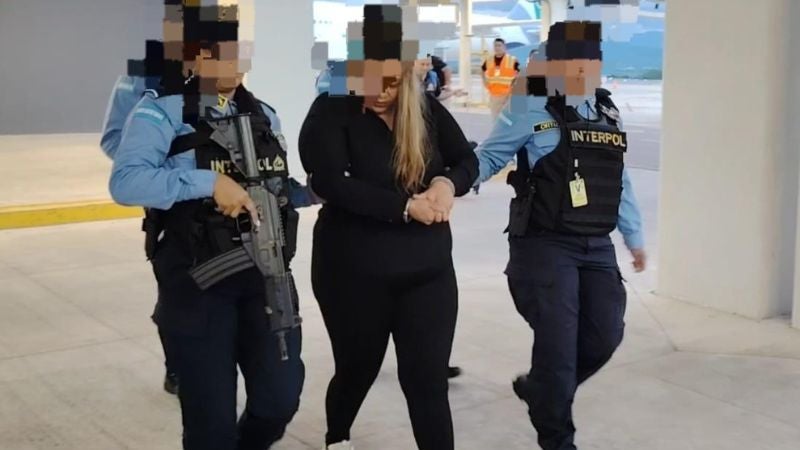 Extraditan estilista España pornografía