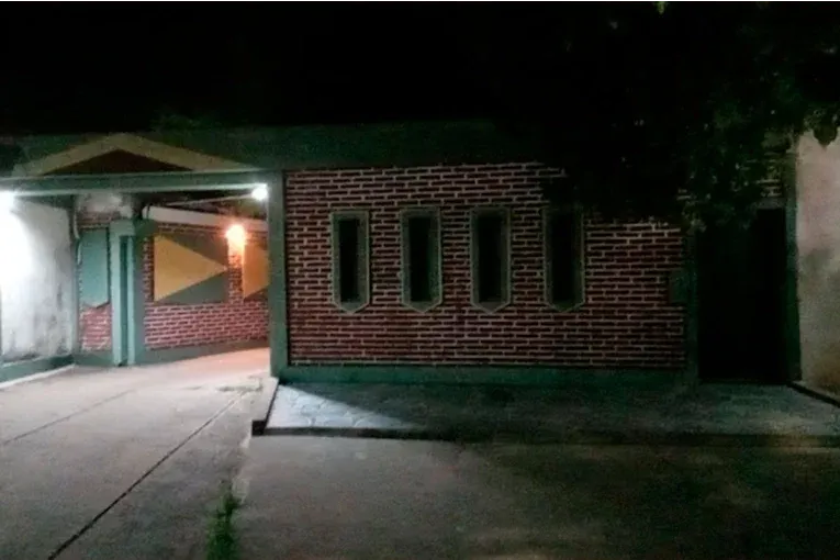 Señora de la tercera edad fallece en motel amante