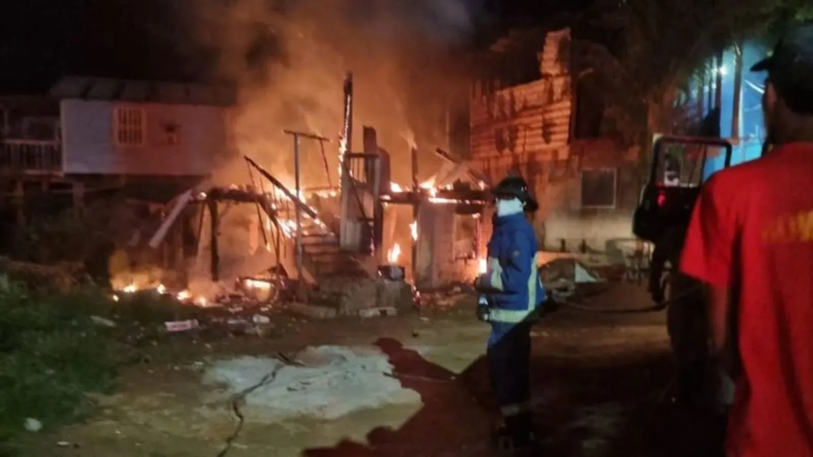 Incendio devastador en Islas de la Bahía