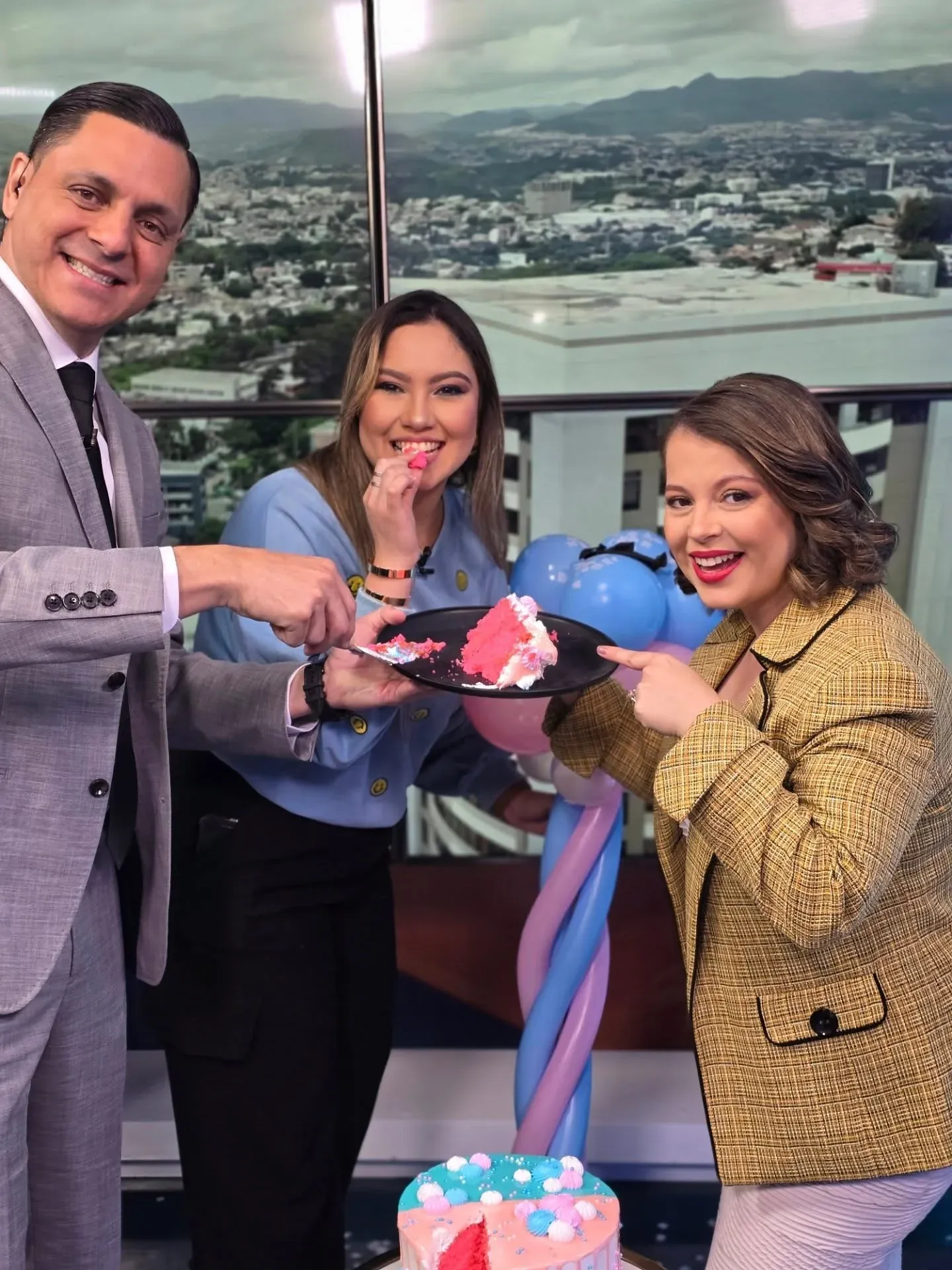 Redondo compartió con sus compañeros de trabajo. 