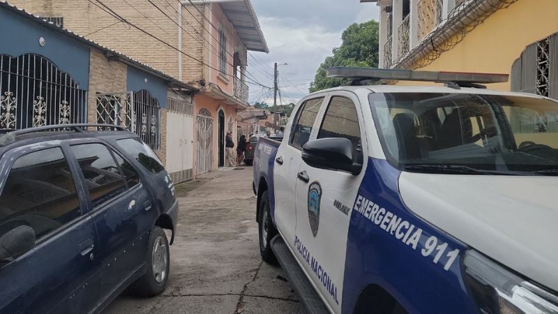 Mujer Policía en Villa los Laureles
